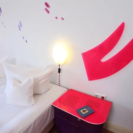 Отель Artgenossen 3*