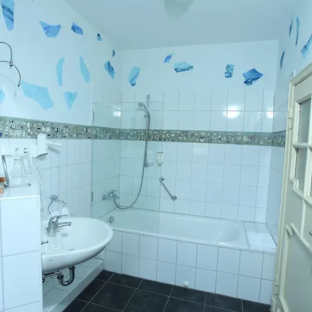 Artgenossen Линдлар